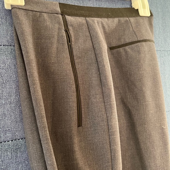 Elie Tahari wool gray trousers with black detailing - Picture 2 of 5